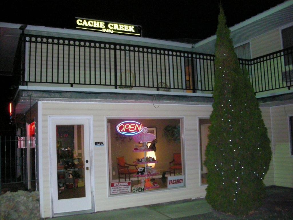 Cache Creek Inn Exterior photo