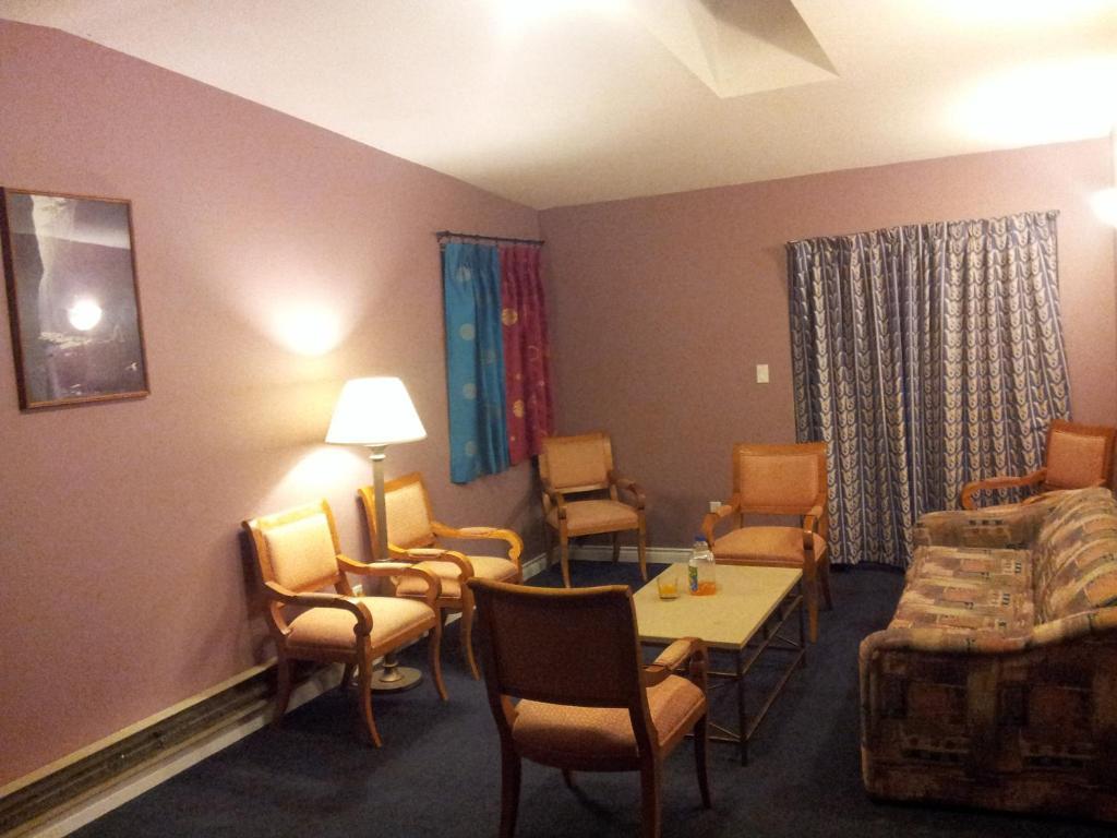 Cache Creek Inn Room photo