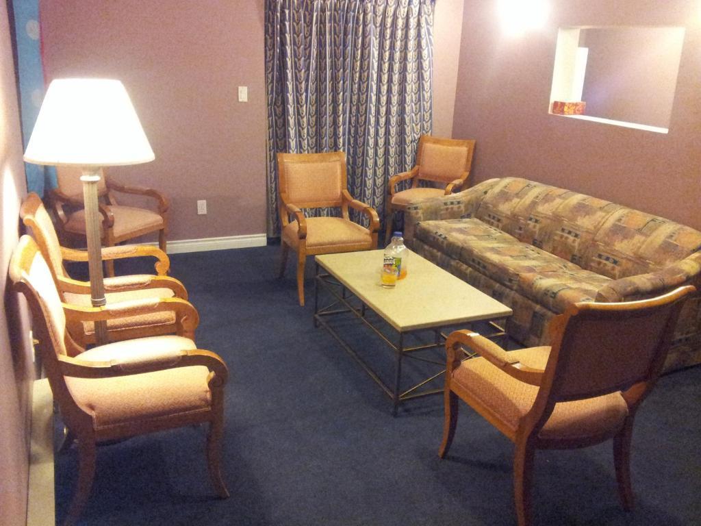 Cache Creek Inn Room photo